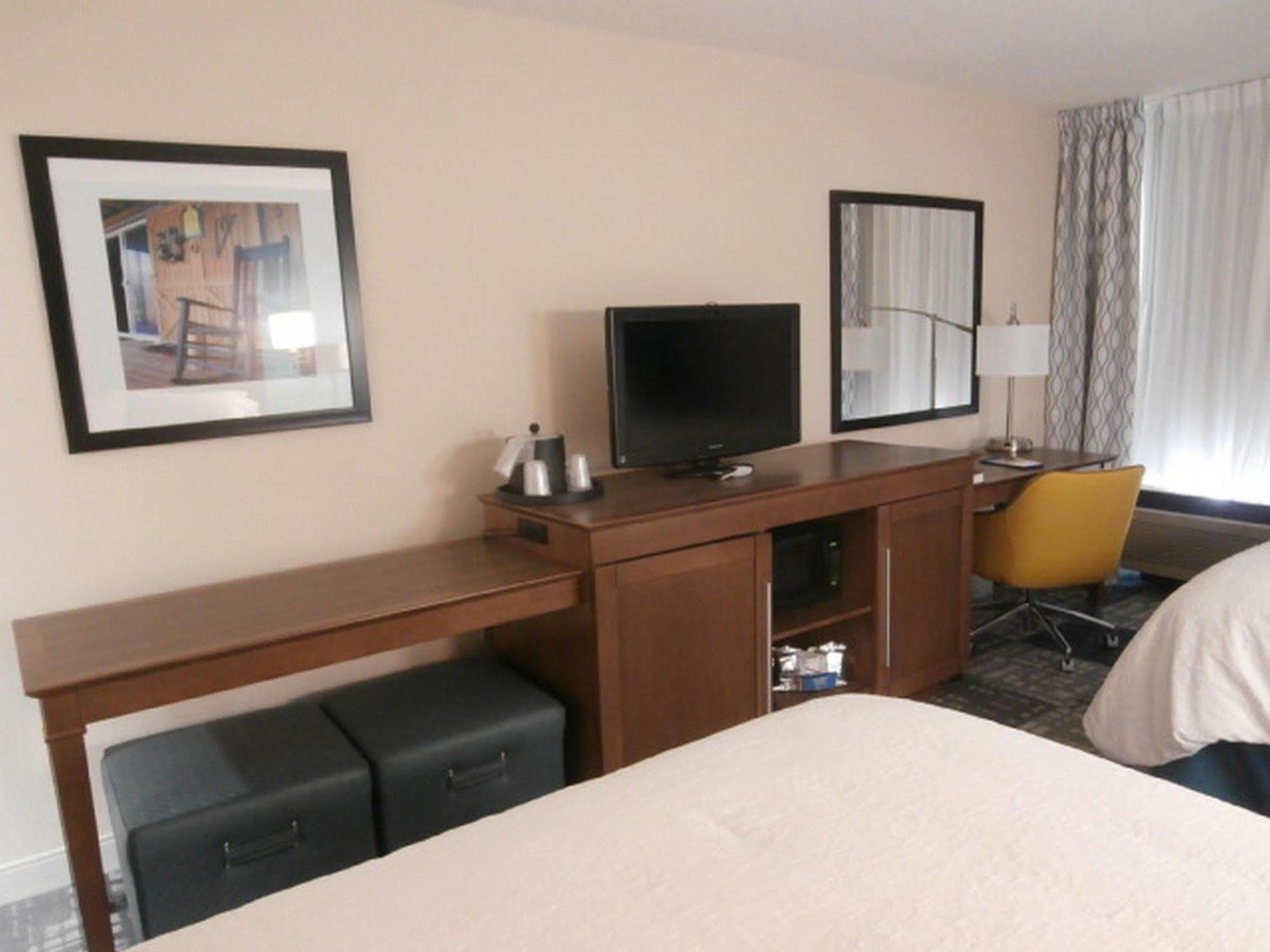 Hampton Inn Дъглас Екстериор снимка